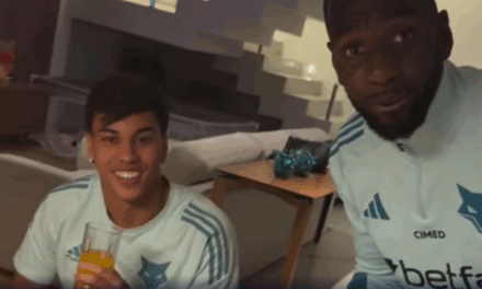 Dois gols, dois sucos e um frango: Cruzeiro despacha o Galo e vai à semi