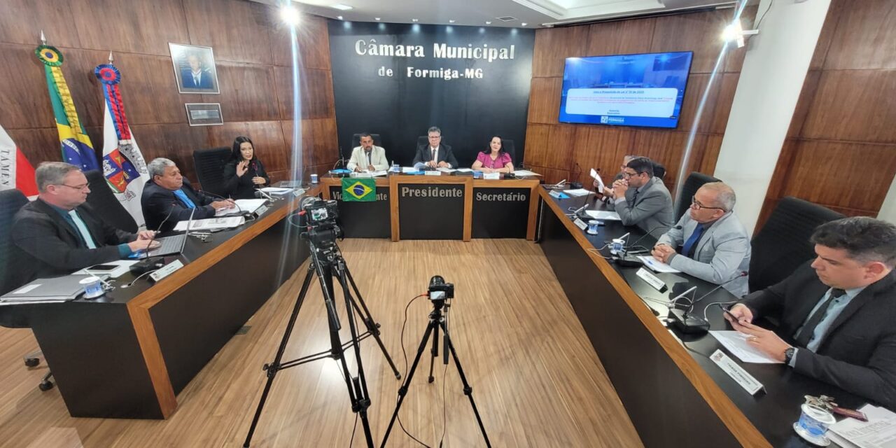 Câmara Municipal realiza 29ª Reunião Ordinária com aprovação de projetos