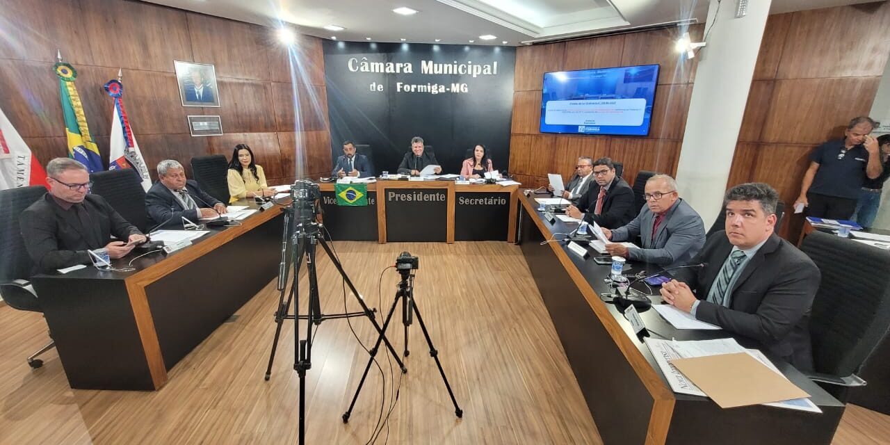 Câmara de Formiga aprova projetos voltados à assistência social, transporte público e orçamento municipal