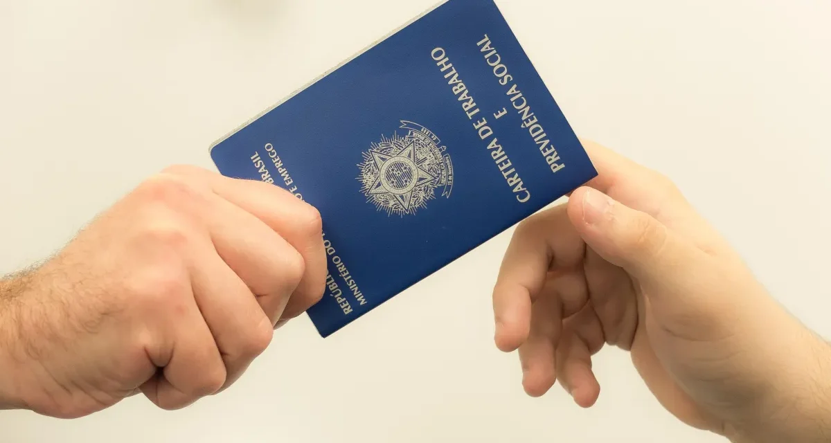 Desemprego no Brasil cai para 5,6% e alcança menor nível desde 2012