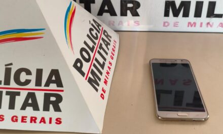 PM prende mulher por furto de celular em igreja no centro de Itapecerica