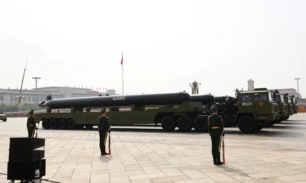 China se consolida como quarto maior exportador mundial de armas em desfile militar histórico