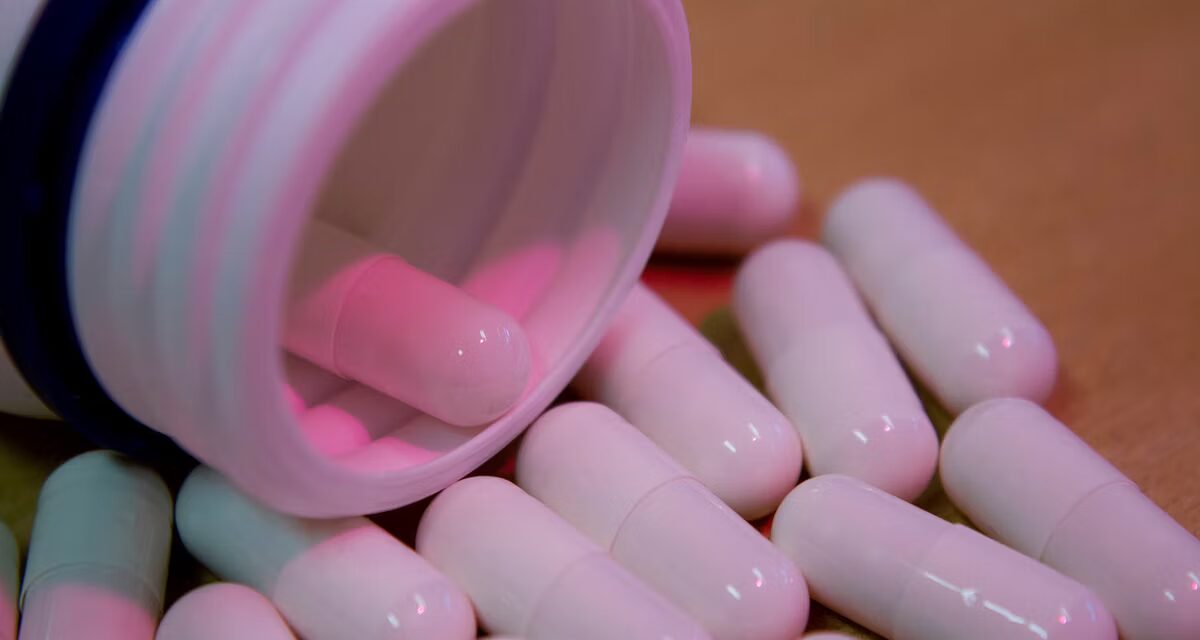 Mãe é presa após dar clonazepam à filha de 1 ano para fazê-la parar de chorar