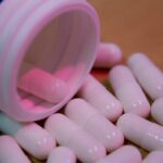 Mãe é presa após dar clonazepam à filha de 1 ano para fazê-la parar de chorar