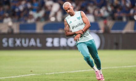 Cruzeiro enfrenta Bragantino com sete jogadores pendurados