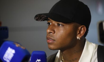 Cruzeiro anuncia atacante Keny Arroyo no último dia da janela