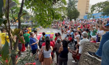 Divinópolis tem ato contra PEC da Blindagem e anistia