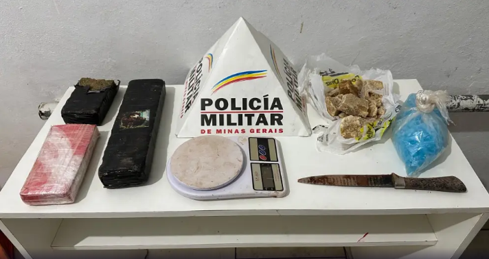 Tonéis enterrados com maconha e crack são encontrados durante operação em Ipatinga