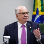 Edson Fachin assume presidência do STF em cerimônia com presença de autoridades
