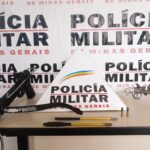 Homem é flagrado com revólver, munições e balestra em Itapecerica