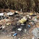Cabe à Prefeitura cuidar da limpeza, porém, também é dever da população evitar o descarte de lixo em locais impróprios