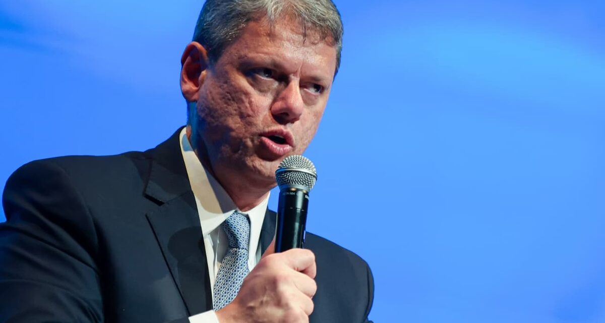 Tarcísio recua e mantém publicação anual de bens de autoridades em SP