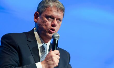 Tarcísio recua e mantém publicação anual de bens de autoridades em SP