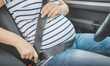 Gestação e pós-parto exigem cuidados redobrados ao volante, orienta Abramet