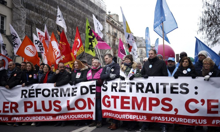 Greve geral une sindicatos na França e paralisa serviços públicos em protesto contra cortes no orçamento
