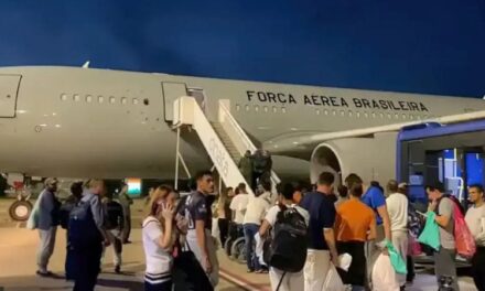 Valadares terá debate sobre deportados  