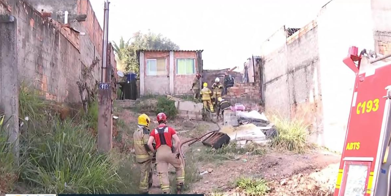 Incêndio em BH: Casa é destruída e animais morrem carbonizados