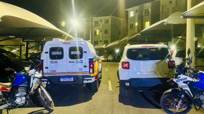 Polícia prende mulher com Jeep clonado e roubado em condomínio de Divinópolis