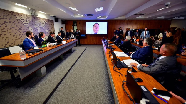 Crise entre Poderes: Senado quer parar julgamento de Bolsonaro após acusações contra Moraes
