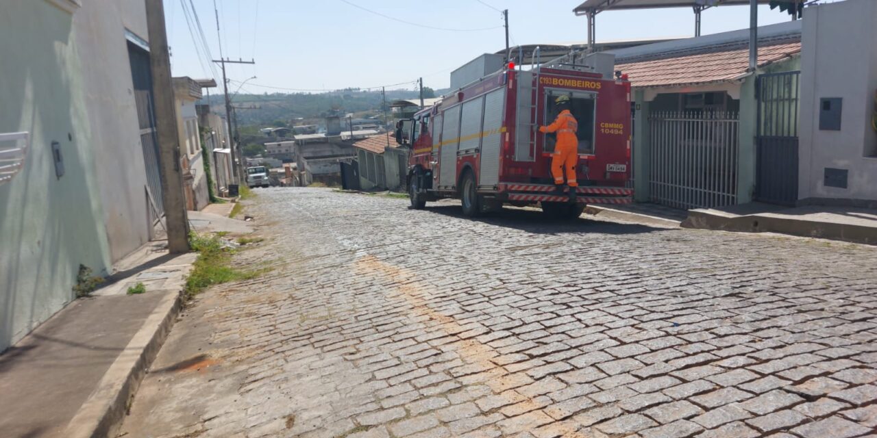 Derramamento de óleo em rua do bairro Vila Maria Cristina mobiliza Corpo de Bombeiros