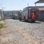 Derramamento de óleo em rua do bairro Vila Maria Cristina mobiliza Corpo de Bombeiros