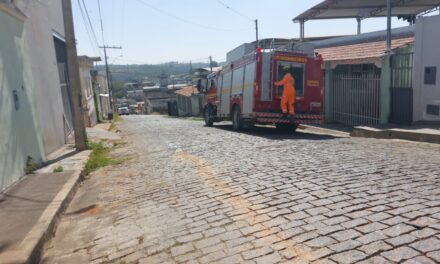 Derramamento de óleo em rua do bairro Vila Maria Cristina mobiliza Corpo de Bombeiros