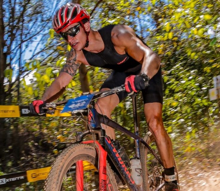 Atleta formiguense Matheus Almeida conquista 3º lugar em sua categoria no X-Terra Triathlon Sprint