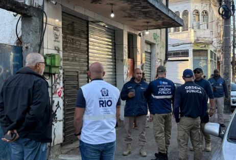 Alimentos com fezes de ratos são encontrados em depósito clandestino no Rio