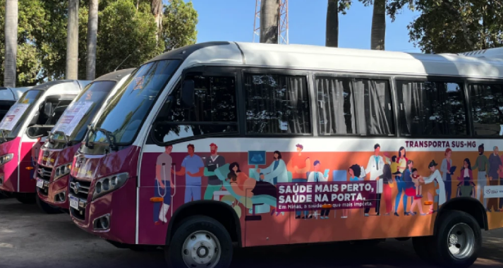 Governo de Minas entrega 15 micro-ônibus para transporte de pacientes no interior do estado
