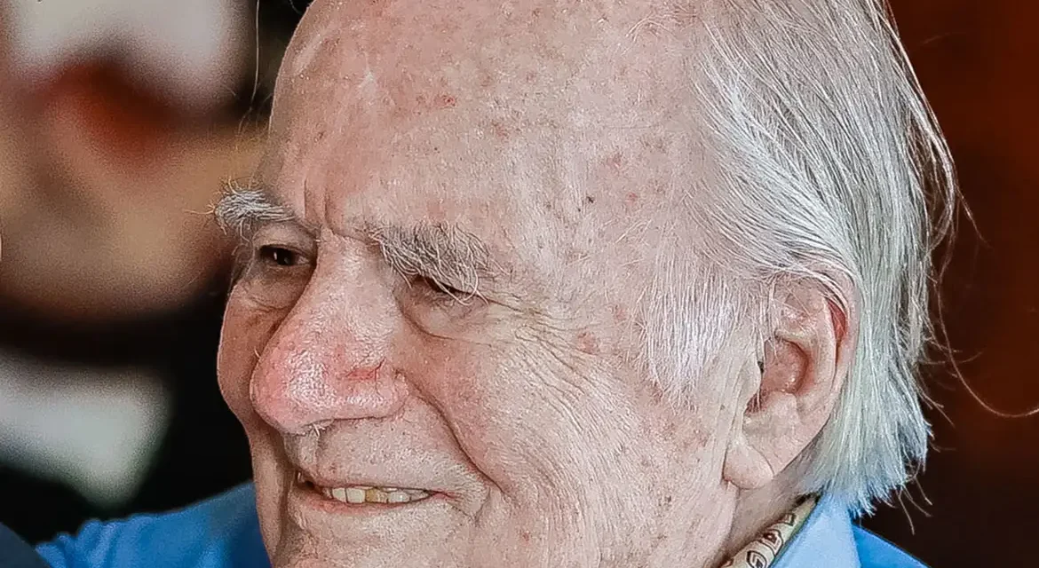 Morre Mino Carta, fundador das Revistas Veja, IstoÉ e Carta Capital, aos 91 Anos