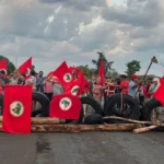 Tocantins: MST bloqueia rodovia para cobrar desapropriação de área