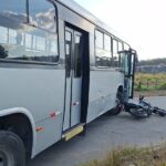 Acidente entre ônibus e moto deixa jovem ferido em Formiga
