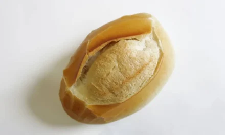 Pão francês encarece e consumidores buscam economia