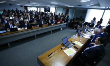 CCJ do Senado rejeita por unanimidade a “PEC da Blindagem”