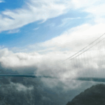 Ponte mais alta do mundo é entregue após três anos de obras na China