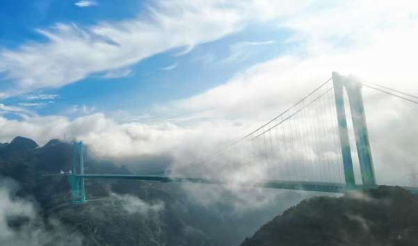Ponte mais alta do mundo é entregue após três anos de obras na China