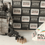 Polícia apreende arma e peças irregulares em ferro-velho de Divinópolis