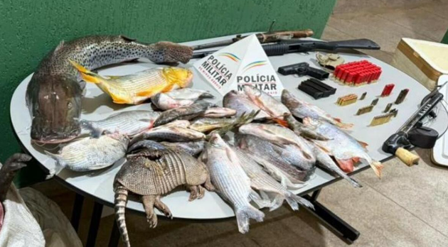 PM apreende armas, animais abatidos e peixes ilegais com subtenente da reserva e dois amigos