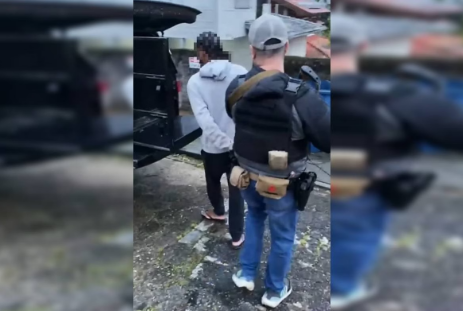 Suspeito de fornecer fuzis ao Comando Vermelho é preso em operação em Santa Catarina
