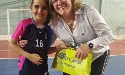 Ex-atleta Michelle Cholodovskis compartilha sua trajetória e experiências com atletas do Volêi Formiga