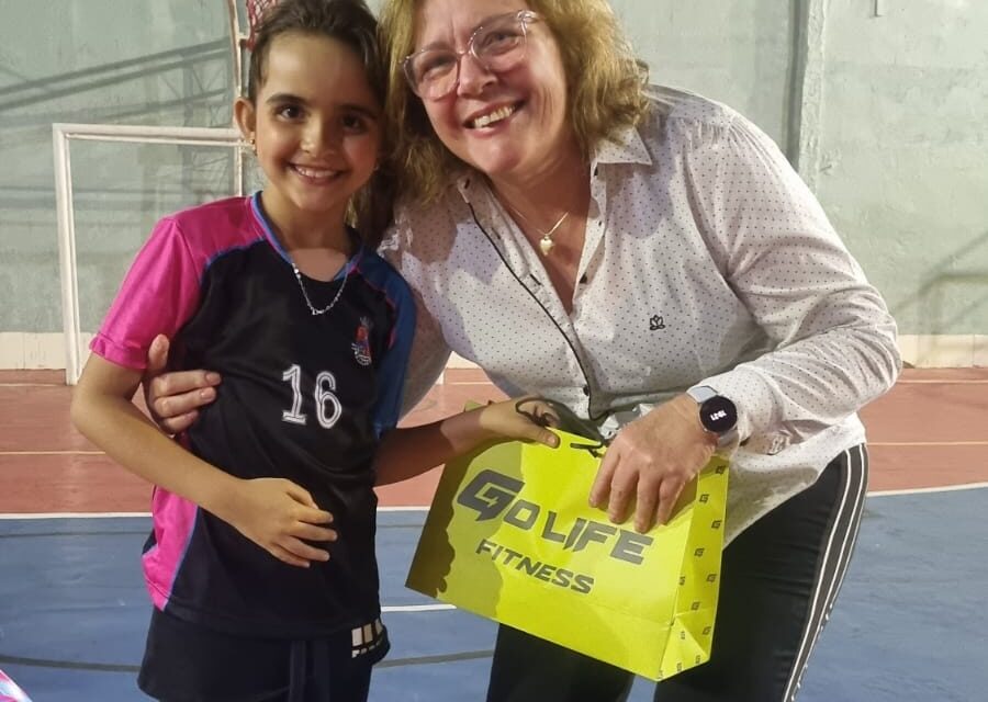Ex-atleta Michelle Cholodovskis compartilha sua trajetória e experiências com atletas do Volêi Formiga