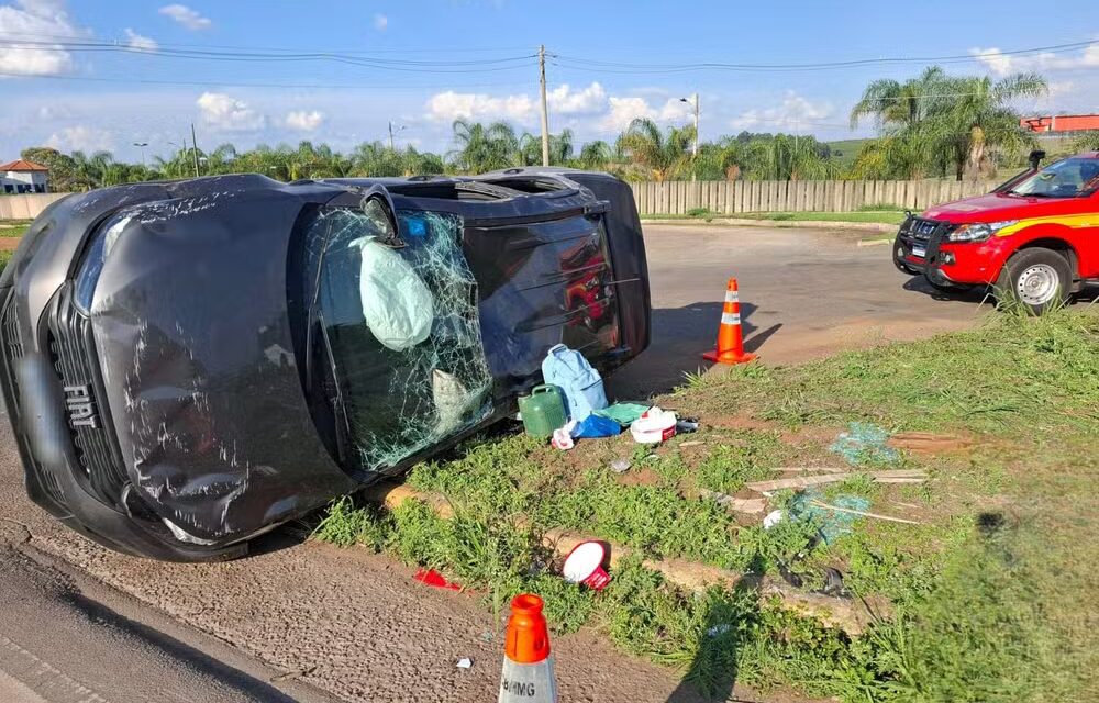 Acidente entre ônibus e carro deixa cinco feridos em Alfenas