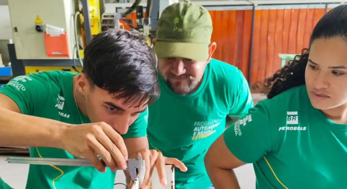 Estudo aponta que dois terços dos jovens beneficiários do Bolsa Família deixaram o programa até 2024