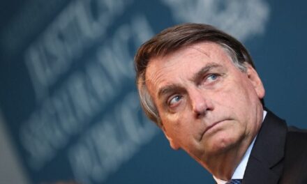 Defesa de Bolsonaro recorre ao STF contra condenação de 27 anos por tentativa de golpe