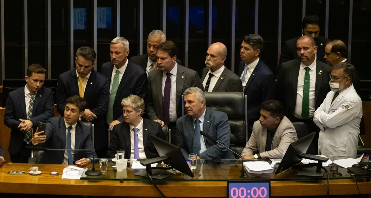 Conselho de Ética da Câmara instaura processos contra deputados por ocupação do plenário
