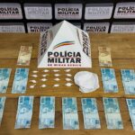 Homem é preso por tráfico de drogas em Bambuí; Polícia apreende cocaína e dinheiro