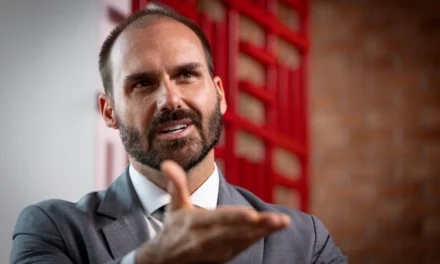 Conselho de Ética arquiva pedido de cassação contra Eduardo Bolsonaro