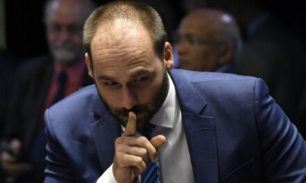 PL aconselha Eduardo Bolsonaro a evitar embates com líderes do Centrão em meio à análise de cassação