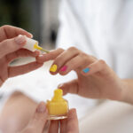 Anvisa proíbe uso de duas substâncias químicas em cosméticos por risco de câncer e problemas reprodutivos