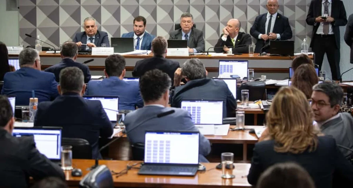 CPMI do INSS rejeita convocação de Frei Chico e pedidos contra Carlos Lupi e Milton Cavalo